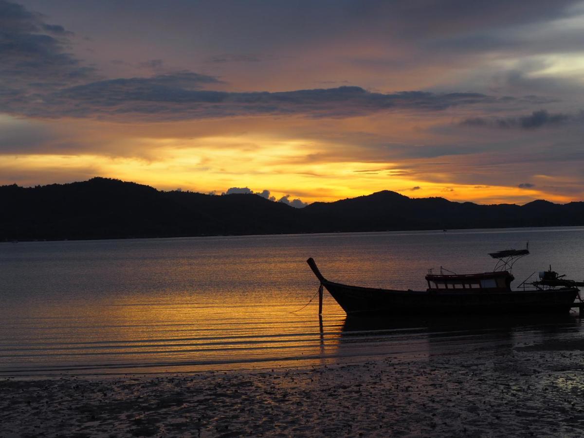 Modern Sunset Sea House Lam Sai Villa Ko Yao Noi Bagian luar foto